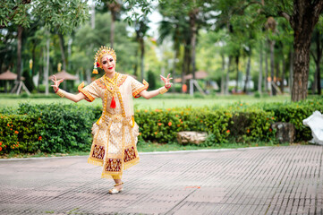 Naklejka premium Thai classical dance performance Suwanhongchomtum.Art culture Thailand Dancing in masked khon.Thai dance performance.Thai show.The khon portrait. ( Protrait long shot )
