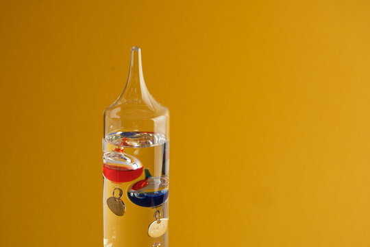 Alcohol thermometer for measuring air temperature