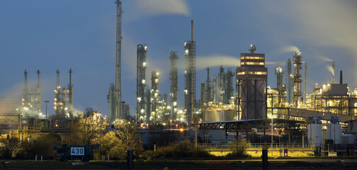 Obraz na płótnie Canvas Petrochemical factory by night using gas causing global warming and climate change