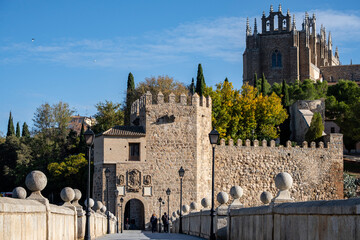 torreon almenado, puente de San Martín, puente medieval sobre el río Tajo, Toledo, Castilla-La Mancha, Spain