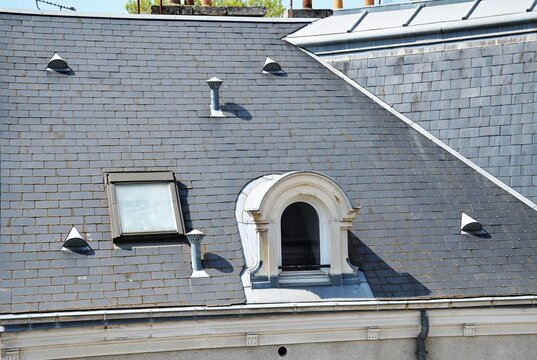 Slate roof with skylight, vasistas and zinc accessories: half-round cat flap, gutter, ventilation outlet cap, piece of roof.