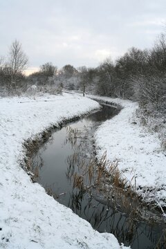 Rzeka zimą.
