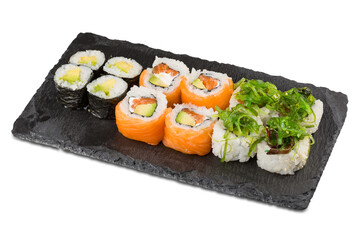 Sushi sobre fondo blanco