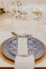 Présentation du menu du dîner dans l'assiette