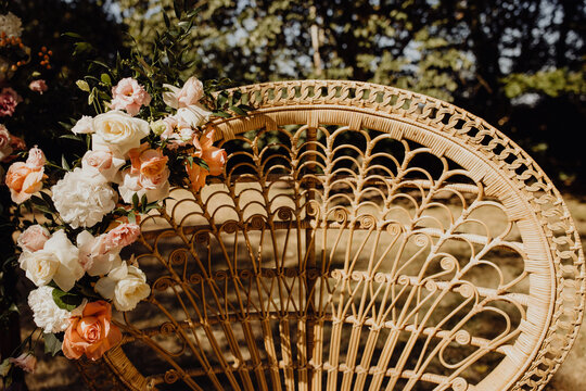 Fauteuil Emmanuelle fleuri pour la c&eacute;r&eacute;monie de mariage