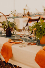 Décoration de table terracotta et bleue