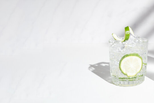 Cocktail de vodka con limon 