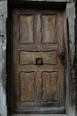 Alte braune Holztüre