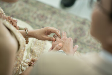 wear a ring, wedding ring, love couple