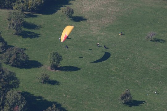 Friendly meeting between paragliders near Geneva