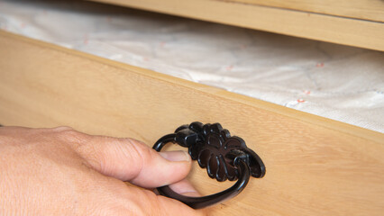 日本の家具｜桐たんす・桐箪笥　着物の収納イメージ