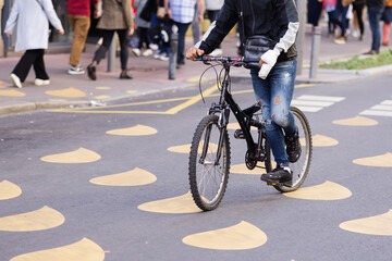 Fototapeta na wymiar man with bicycle on a city street