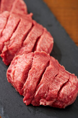 生の厚切り牛タン