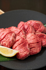 生の厚切り牛タン