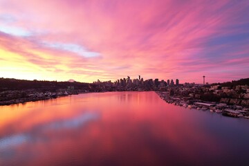 Fototapeta premium Amazing Sunrise and Reflection