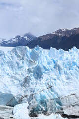 崩れ落ちるアルゼンチンパタゴニアのペリト・モレノ氷河
