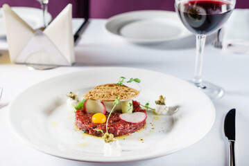 beef tartar with egg and wine
