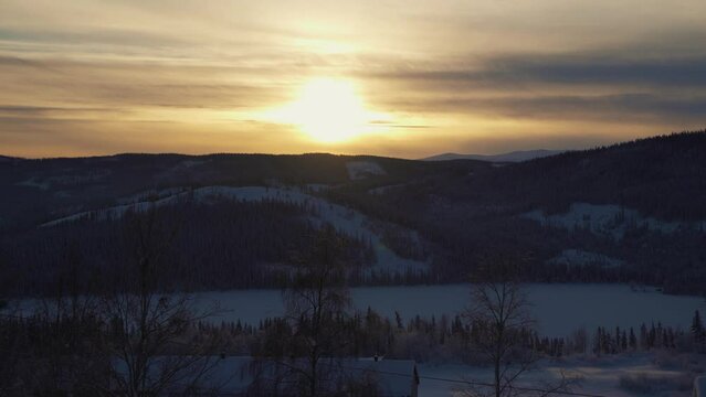 Beautiful sunset creating golden hour in the stunning snowy norwegian mountains 