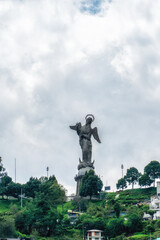 Fototapeta premium Virgen de Quito (Madonna of Quito) statue and neighborhood on El Panecillo hill, Quito, Ecuador.