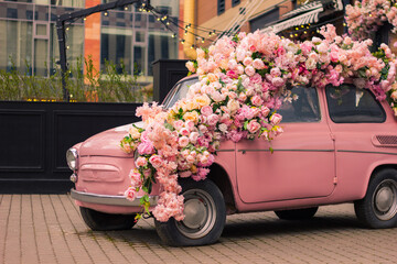 wedding flower decoration on a vintage car