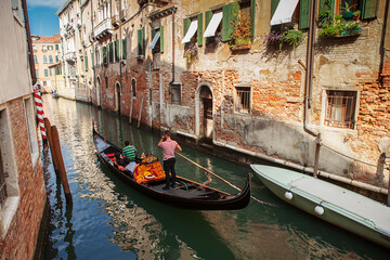 Fototapeta na wymiar Traditional gondola in Venice, Italy