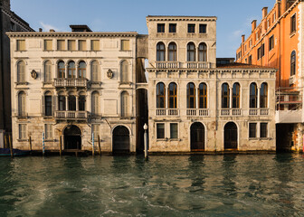 Naklejka premium Charming architectural detail of buildings by the grand canal in Venice, Italy