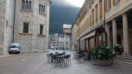 Leeres Cafe in Como Italien