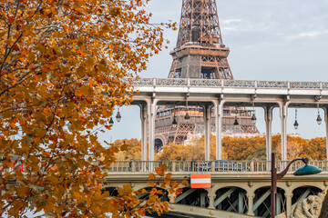 Bir Hakeim bridge an Eiffel Tower in Paris on an Autumn day in France - obrazy, fototapety, plakaty