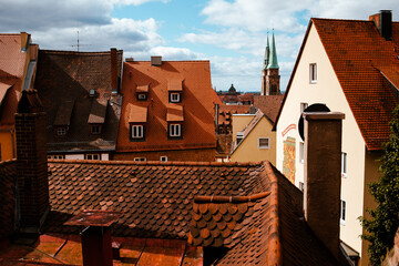 Fototapeta premium Norymberga, ceglane pomarańczowe dachy i wieża