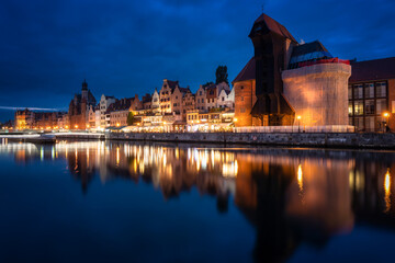 Old town in Gdansk with historical port crane over Motlawa river at night, Poland. - obrazy, fototapety, plakaty