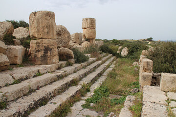 ruined greco-roman acropolis in selinunte in sicily (italy)  - obrazy, fototapety, plakaty