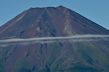 道志山塊の高座山より望む夏の富士山
