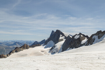 L'ascension du Râteau Ouest dans les massif des Écrins par couloir de la Girose en été