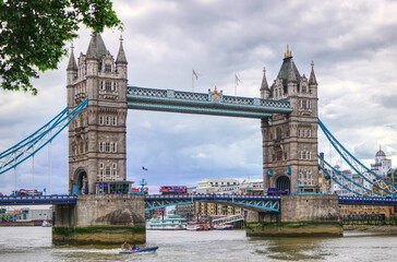 Fototapeta na wymiar tower bridge London on a grey cloudy day
