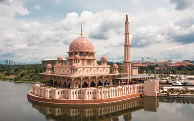 Fototapeta na wymiar Aerial view of Putra Mosque in Putrajaya