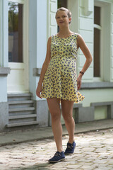 Obraz premium portrait of a pregnant woman