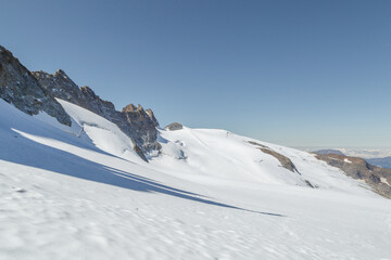 Fototapeta na wymiar Panorama depuis le col de la Girose dans les Hautes Alpes, massif des Écrins en été