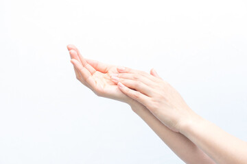 綺麗な女性の手元