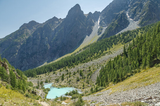 Glacier d'Arsine et le lac de la Douche en France en &eacute;t&eacute;