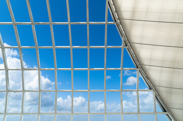 Obraz premium Roof steel structure hall dome with line frame and blue sky clouds background