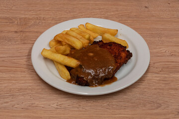 Cordon blu con papas fritas