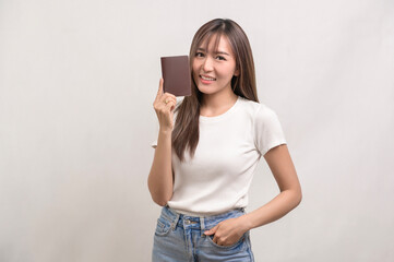Naklejka premium Young happy asian tourist woman over white background studio, travel and holidays concept..