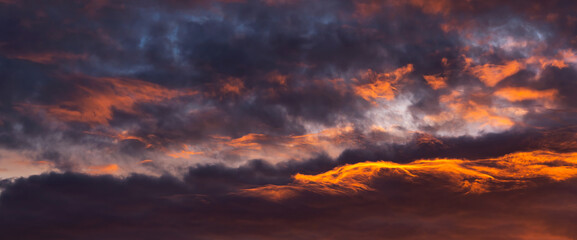 Fototapeta na wymiar Clouds with dramatic light i sunrise