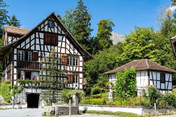 Historisches Weinbauernhaus und Waschhaus in Ballenberg