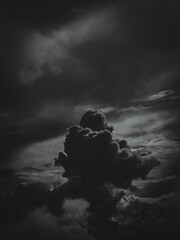 Fantástica nube a blanco y negro