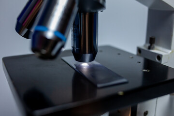 Laboratory microscope for the study of biological fluids in the laboratory