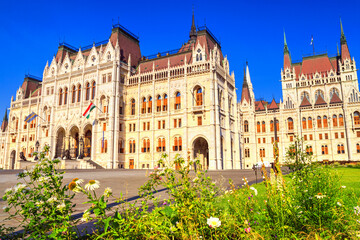 Fototapeta premium City landscape - view of the Hungarian Parliament Building in the historical center of Budapest, in Hungary