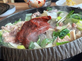 채수로 끓여내는 소곱창 전공! 매콤하게 맛있었습니다.