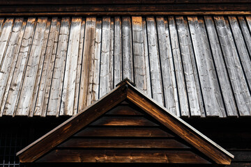 Stabkirche aus dem 12. Jahrhundert in Kaupanger, Norwegen © Cezanne-Fotografie