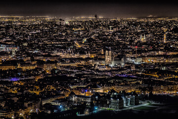 Notre Dame de Paris bei Nacht.